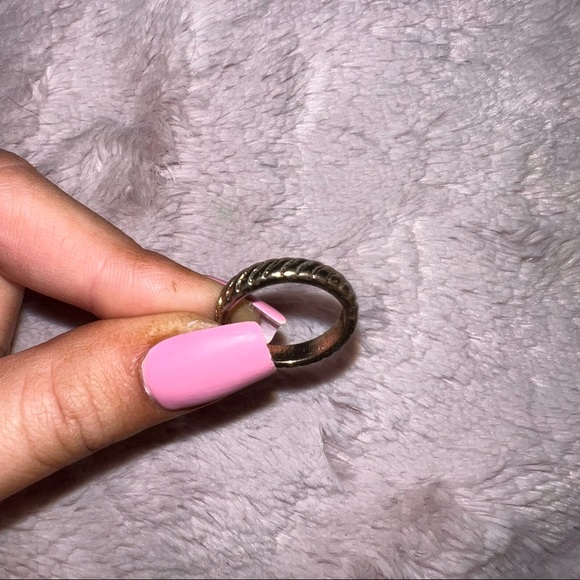 Anthropologie engraved swirl ring NEW - Picture 7 of 8